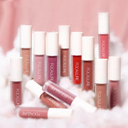 Velvety soft texture with lasting pigment