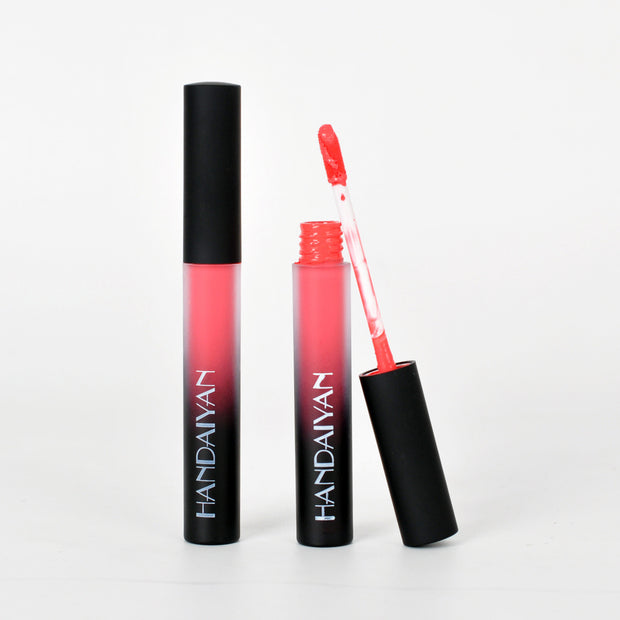 One swipe = all-day matte perfection