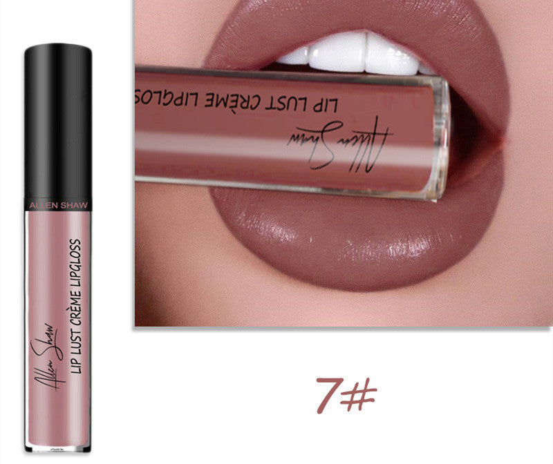 Creamy lip gloss for everyday glam