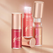 Glossy lips with mirror effect