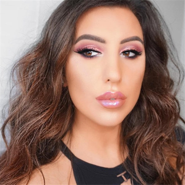 Polarized gloss for bold beauty