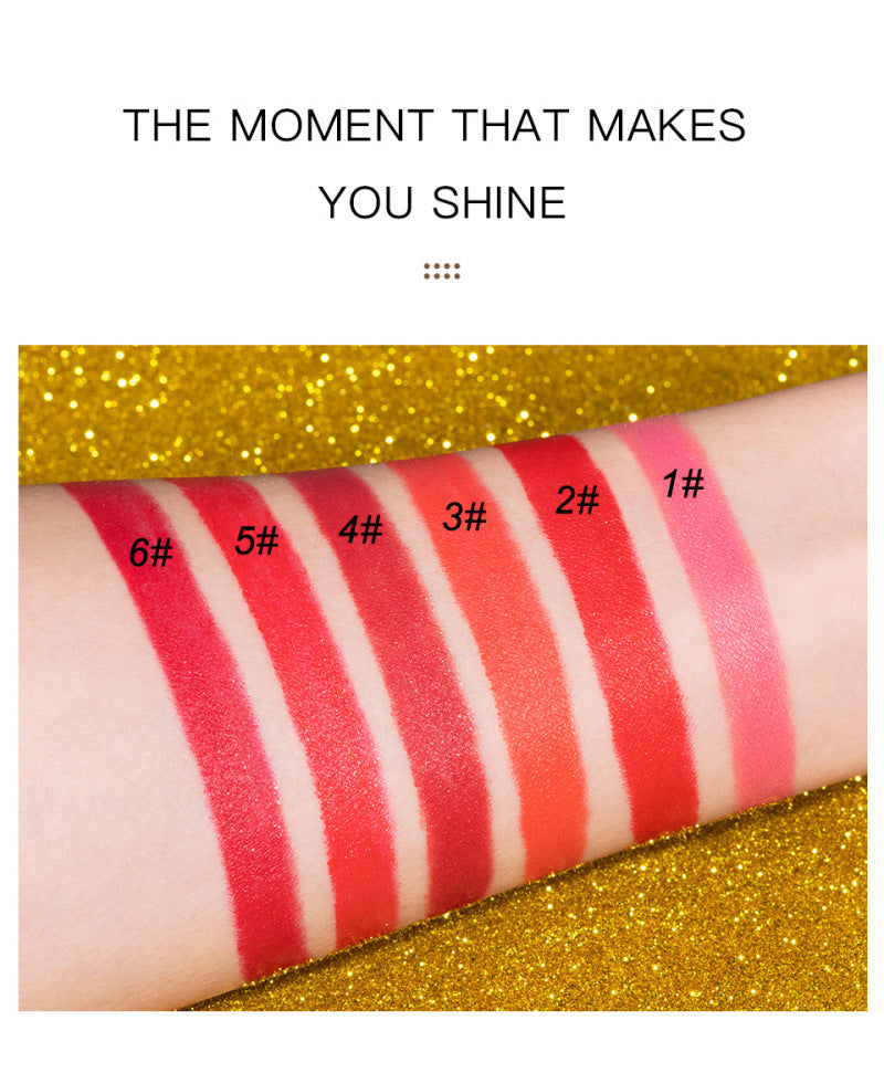 Golden glam with a matte edge