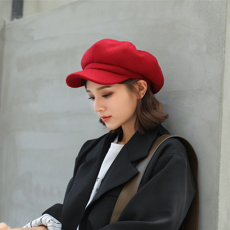 A woolen beret that blends elegance with everyday wear